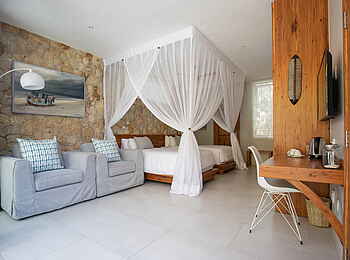 Bahia Mar Boutique Hotel: Garden Suite - Zimmer mit Sesseln Bahia Mar Boutique Hotel: Garden Suite - Zimmer mit Sesseln