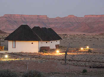 Desert Homestead: Chalets aus der Entfernung