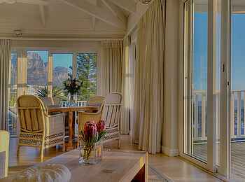 Sea Five Boutique Hotel: Nachmittagssonne Sea Five Boutique Hotel: Nachmittagssonne