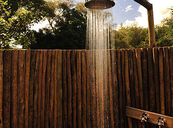 Anabezi Luxury Tented Camp: Outdoor-Dusche