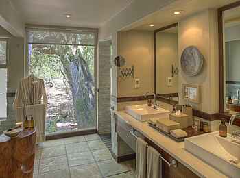 &Beyond Phinda Forest Lodge: Waschtisch im Badezimmer
