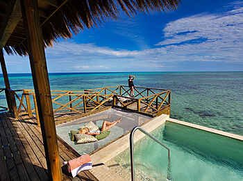 Bawe Island: Der Pool einer Lagoon Suite