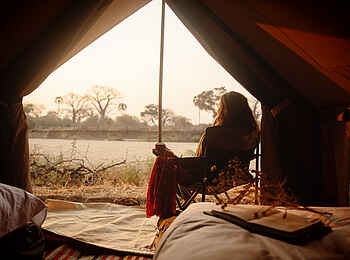 Charlie Ruaha Safari Camp: Zelt mit Blick nach draussen