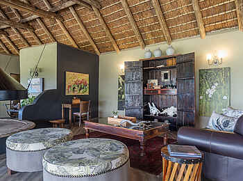 Kambaku River Sands: Die Lounge im Zentralbereich Kambaku River Sands: Die Lounge im Zentralbereich