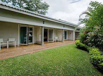 PheZulu Guest Lodge: Triple Deluxe Room Terrasse