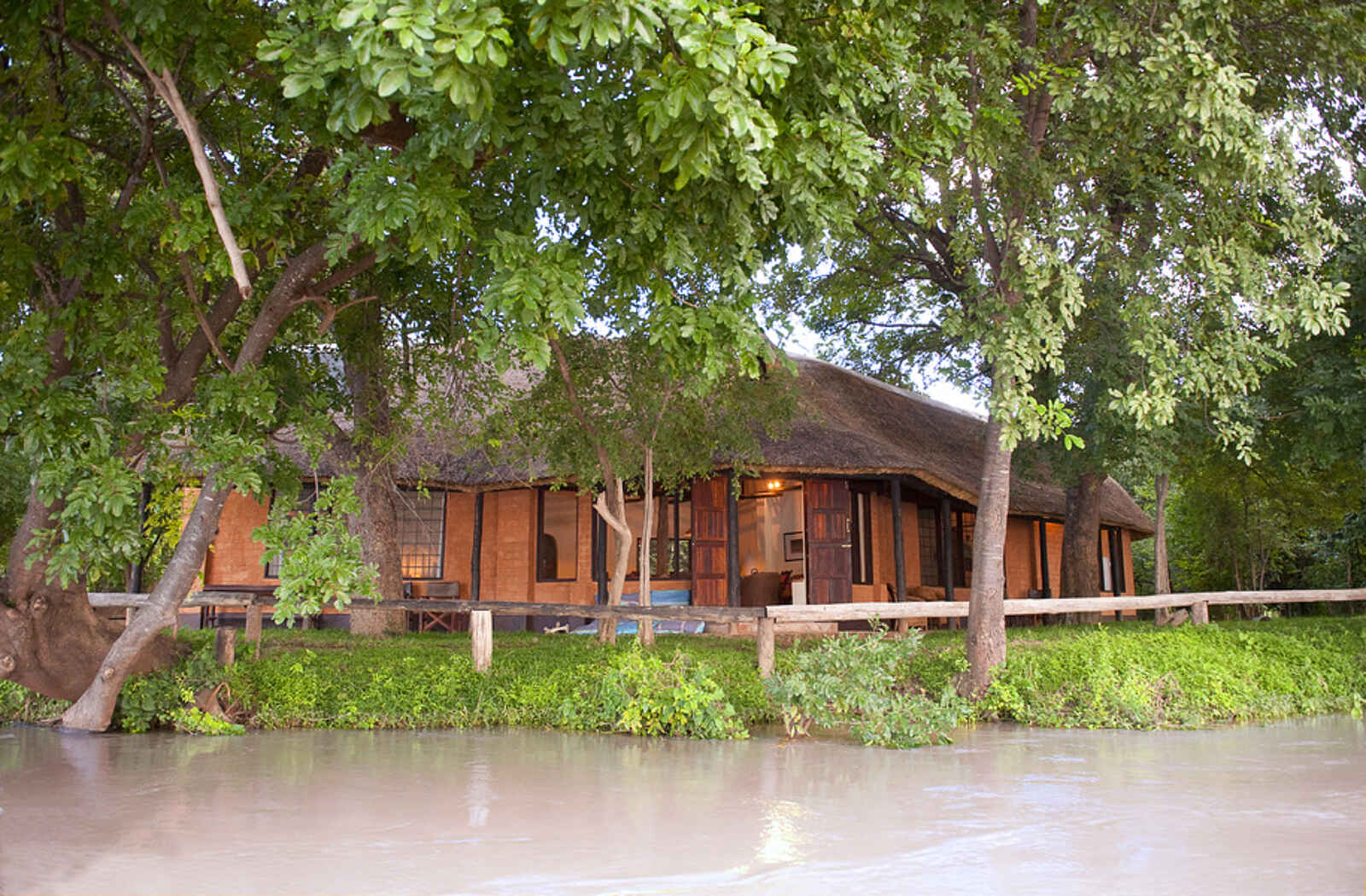 Robin's House: In direkter Nachbarschaft zum Luangwa Robin's House: In direkter Nachbarschaft zum Luangwa
