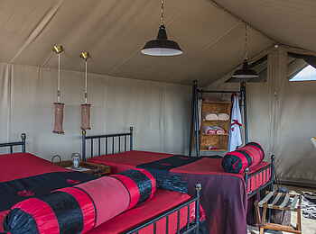 Shu'mata Camp: Schlafzimmer mit Kingsize-Bett Shu'mata Camp: Schlafzimmer mit Kingsize-Bett