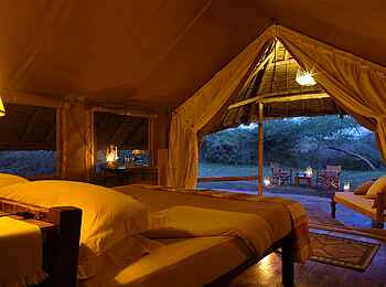 Tortilis Camp: Abendstimmung im Zelt Tortilis Camp: Abendstimmung im Zelt