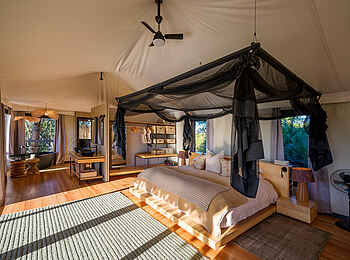 Tubu Tree Camp: Ein Gästezelt mit offener Raumgestaltung