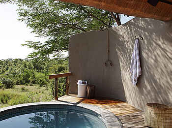 Londolozi Varty Camp: Außendusche der Suite