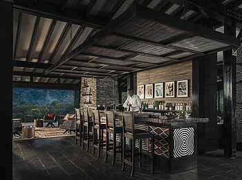 One and Only Nyungwe House: Getränke werden an der Bar zubereitet One and Only Nyungwe House: Getränke werden an der Bar zubereitet