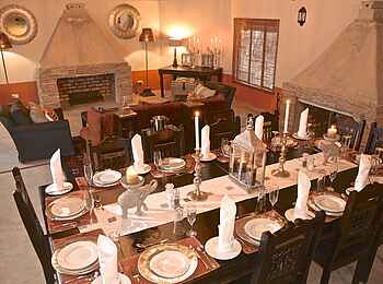 Camelthorn Lodge: Dinnertafel Camelthorn Lodge: Dinnertafel