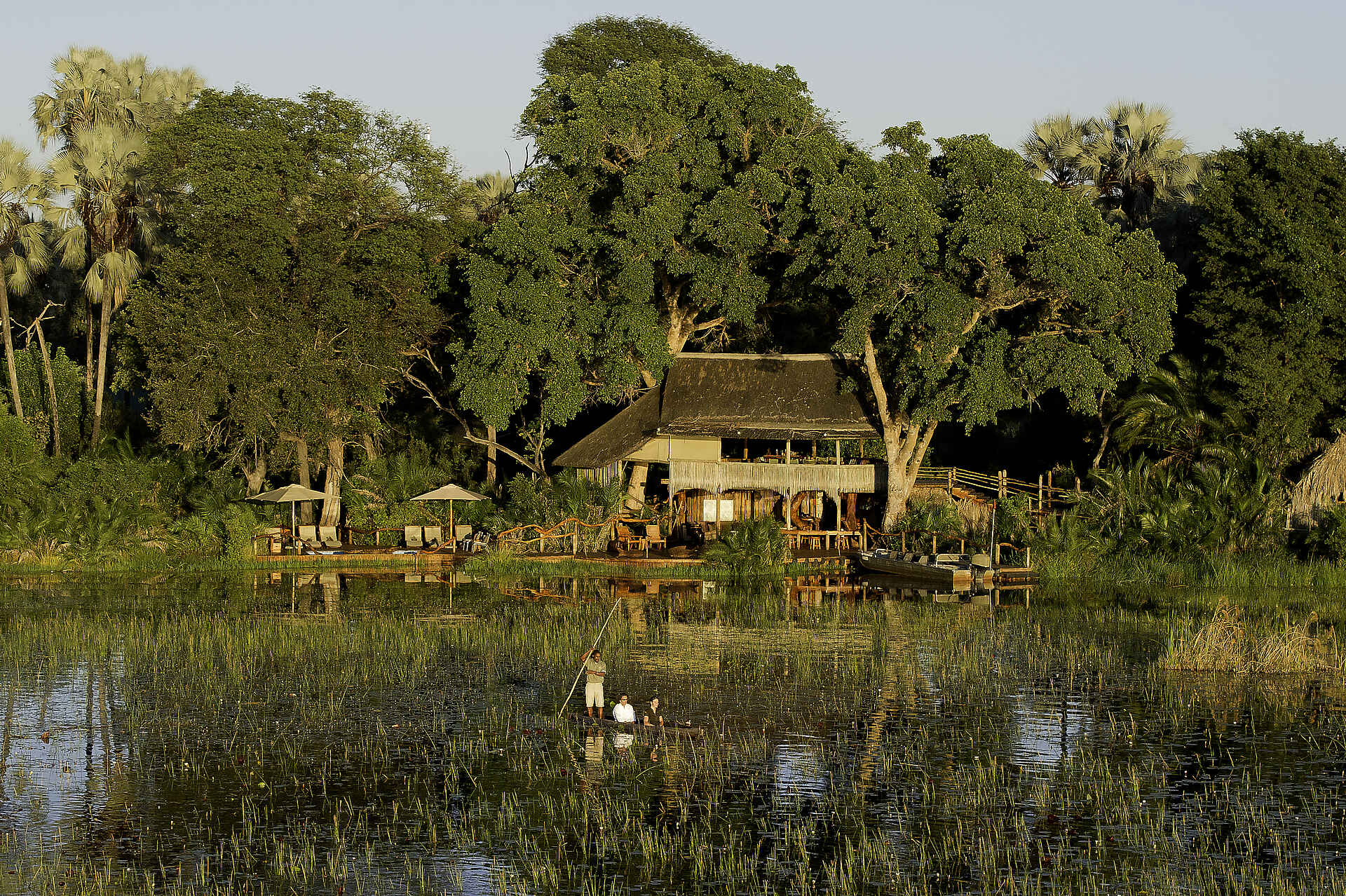 Jacana Camp, Jao Konzession, NG 25, Okavangodelta, Okavango-Delta, Wassercamp, Wilderness Safaris, Blick zum Camp, Haupthaus, Unterkunft, Afrikarma, Afrikarma Safaris, Afrikarma Safaris - Wildnis. Hautnah., Afrikarma.de