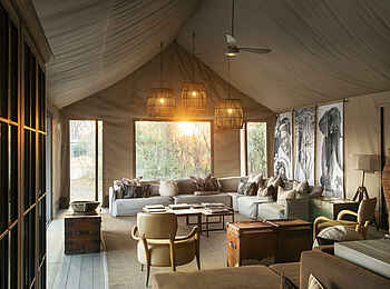 Linkwasha Camp: Loungebereich innen Linkwasha Camp: Loungebereich innen