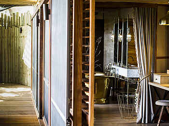 Mombo Camp: Family Suite Bad
