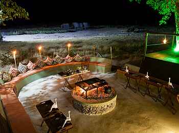 Camp Kuzuma: Boma und Feuerplatz Camp Kuzuma: Boma und Feuerplatz