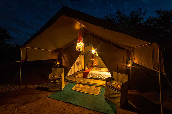 Hwange Bush Camp: Blick in ein Gästezelt Hwange Bush Camp: Blick in ein Gästezelt