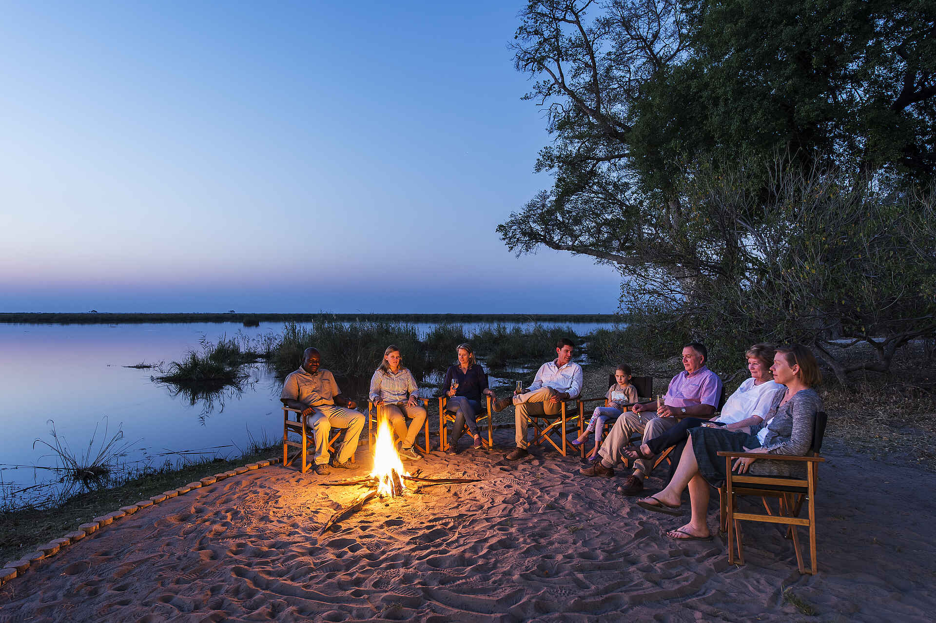 Linyanti Tented Camp, Linyanti-Konzession, Linyanti-Sümpfe, Wilderness Safaris, Feuer, Lagerfeuer, Adventure Camp