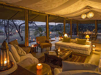 Richards River Camp: Beleuchtete Lounge Richards River Camp: Beleuchtete Lounge