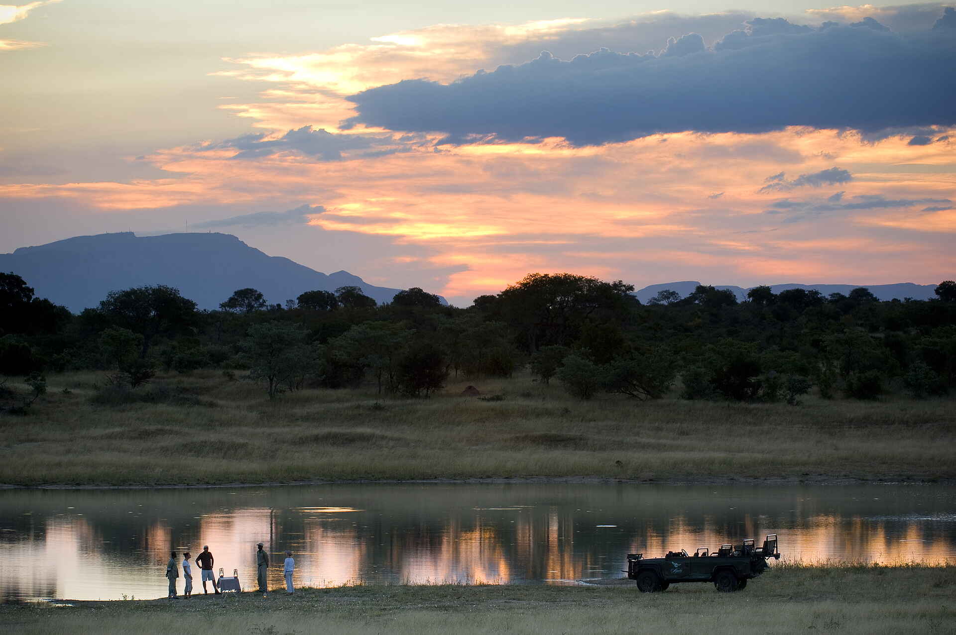Aktivitäten, Krüger Nationalpark, Ngala Safari Lodge, Südafrika, Fluss, Game Drive, Himmel, Pirschfahrt, Umgebung, Vegetation, &Beyond