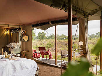 Angama Safari Camp: Gästezelt Blick auf Terrasse Angama Safari Camp: Gästezelt Blick auf Terrasse