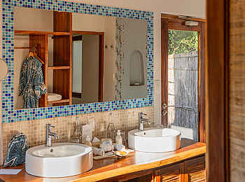 Azura Benguerra Island Retreat: Beach Villa Bad