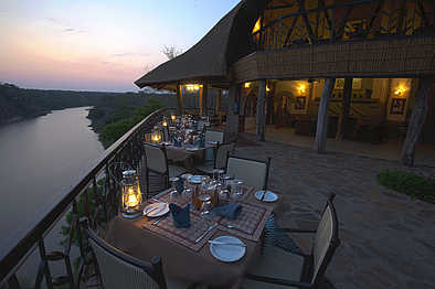 Chilo Gorge Safari Lodge: Speisedeck