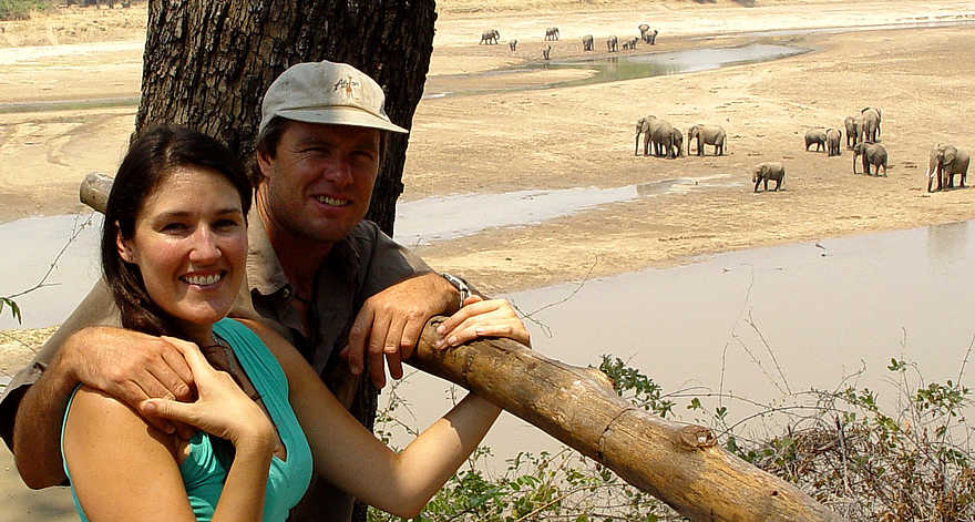 Kaingo Elephant Hide: Derek und Jules Shenton Kaingo Elephant Hide: Derek und Jules Shenton