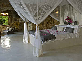 Kaya Mawa: Madimba Doppelbett und Lounge