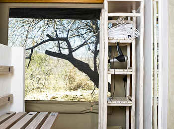 Mushara Bush Camp: Ausreichend Stauraum