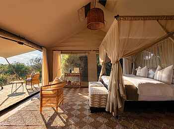 Nkasa Linyanti Camp: Schlafbereich und Terrasse