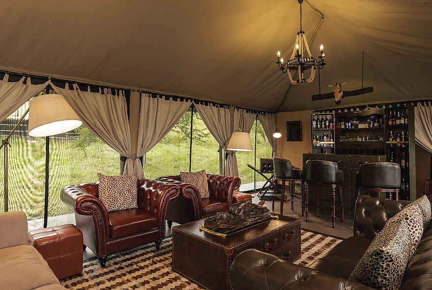 Ole Serai Luxury Camp - Seronera: Bar und Lounge Ole Serai Luxury Camp - Seronera: Bar und Lounge