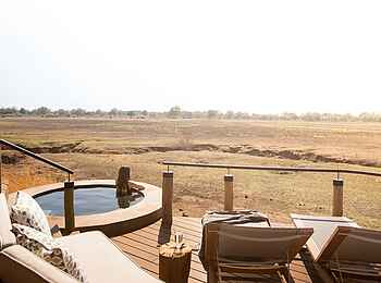 Puku Ridge Camp: Ausblick von der Veranda Puku Ridge Camp: Ausblick von der Veranda