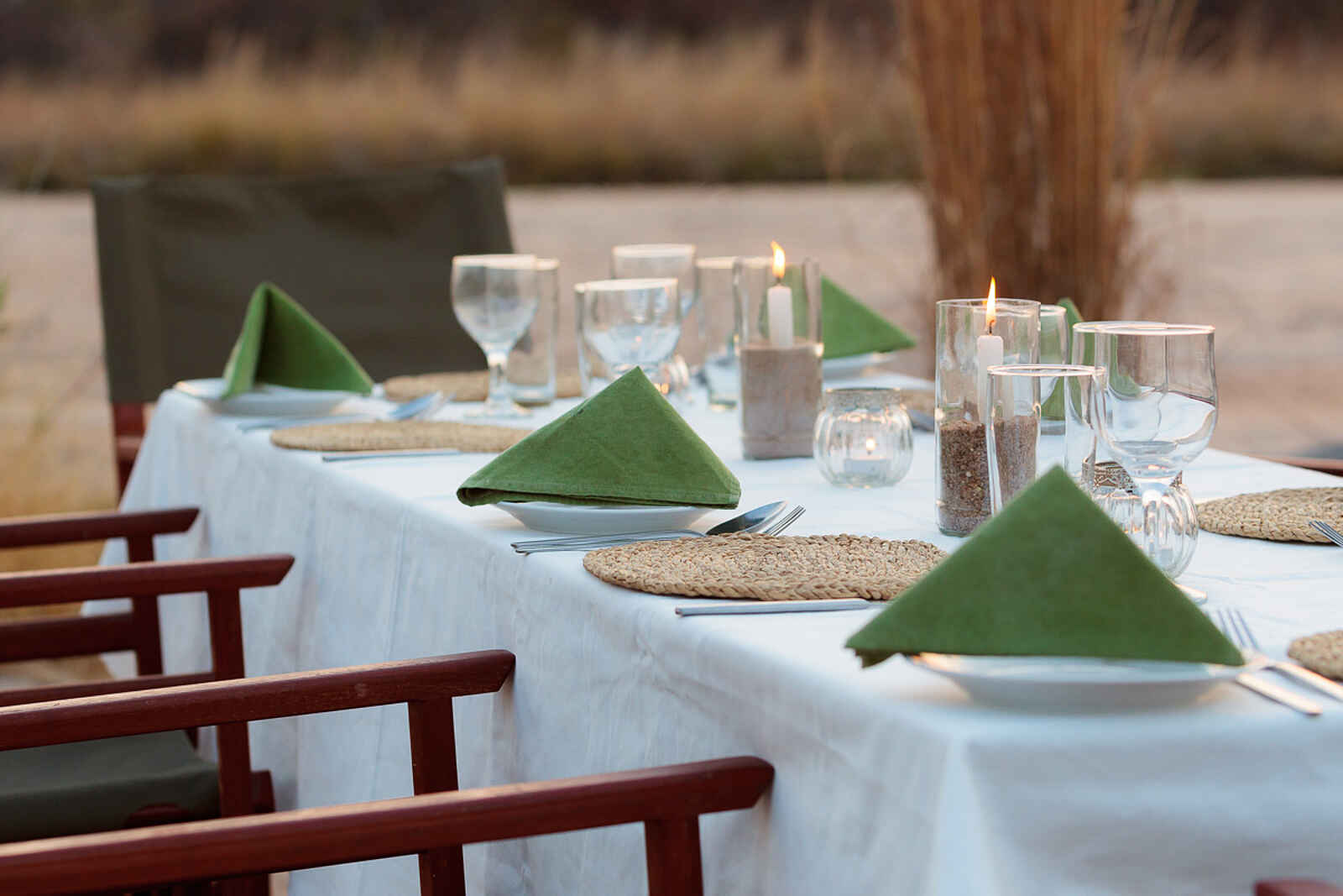 Nkonzi Bush Camp: Dinnertafel Nkonzi Bush Camp: Dinnertafel