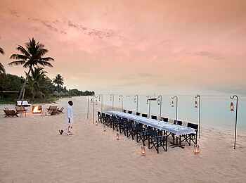 andBeyond Benguerra Island: Gruppendinner am Strand