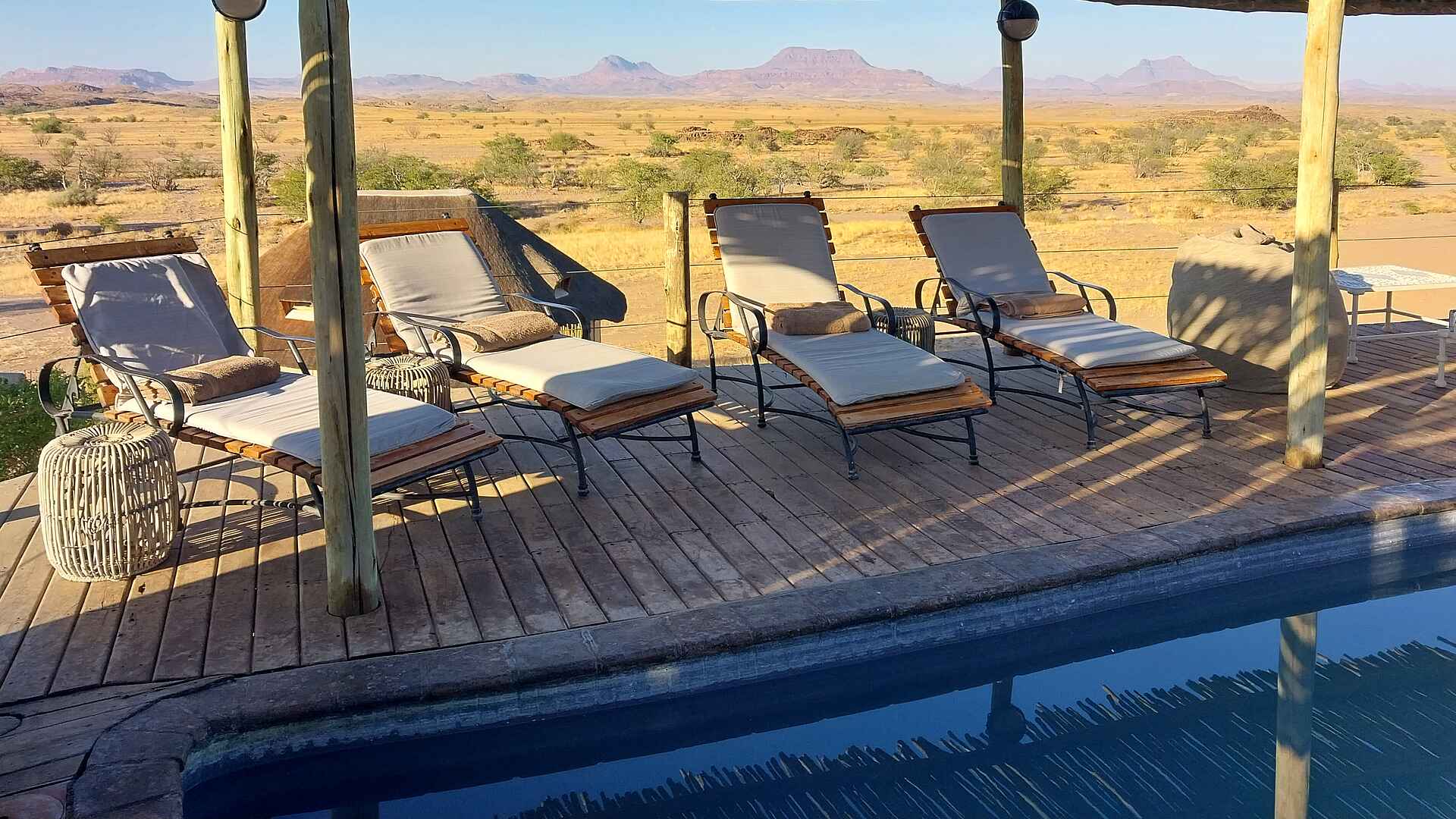 Doro Nawas Camp: Pooldeck Doro Nawas Camp: Pooldeck