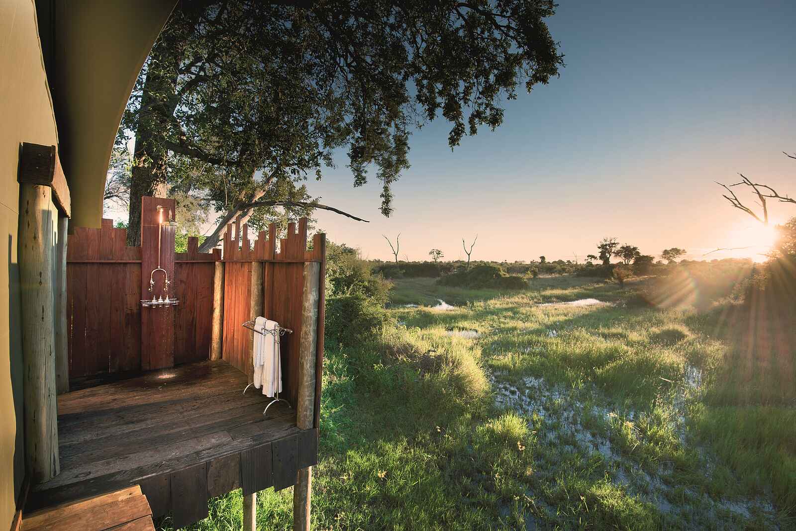 Duba Plains Camp: Außendusche Duba Plains Camp: Außendusche