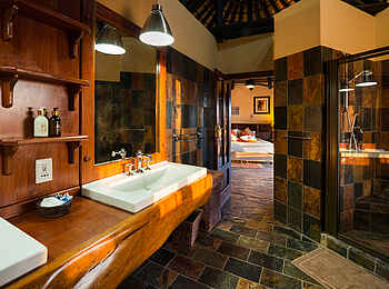Etosha Mountain Lodge: Badezimmer