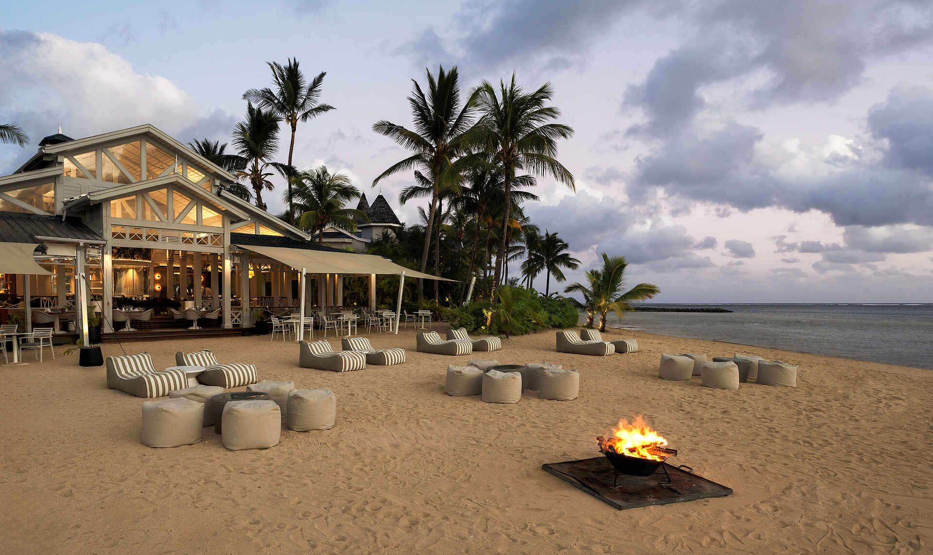 Heritage Le Telfair Golf & Wellness Resort: Die Gin'Ja Strand Lounge