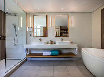 Paradis Beachcomber Golf Resort and Spa: Junior Suite Bad Paradis Beachcomber Golf Resort and Spa: Junior Suite Bad