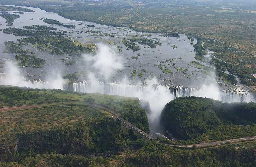 Waterberry Lodge: Vikoriafälle aus der Luft Waterberry Lodge: Vikoriafälle aus der Luft