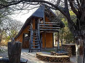 Roy's Restcamp: Gästebungalow mit Grasdach