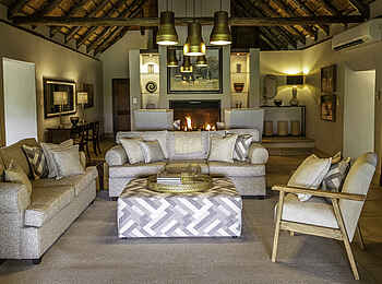 Savanna Lodge: Gemütliche Lounge der Savanna Suite Savanna Lodge: Gemütliche Lounge der Savanna Suite