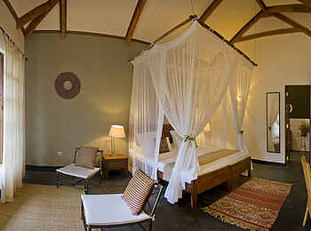 Bashay Rift Lodge: Doppelbett mit Moskitonetz Bashay Rift Lodge: Doppelbett mit Moskitonetz