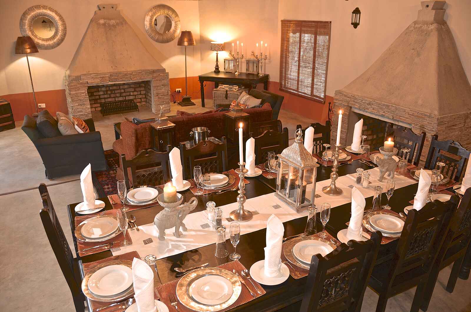 Camelthorn Lodge: Dinnertafel Camelthorn Lodge: Dinnertafel