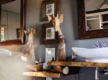 Chitabe Lediba Camp: Standard Tent Waschtisch