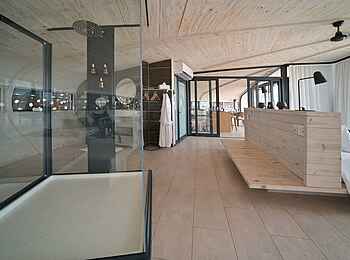 Desert Whisper Villa: Gästebungalow Dusche