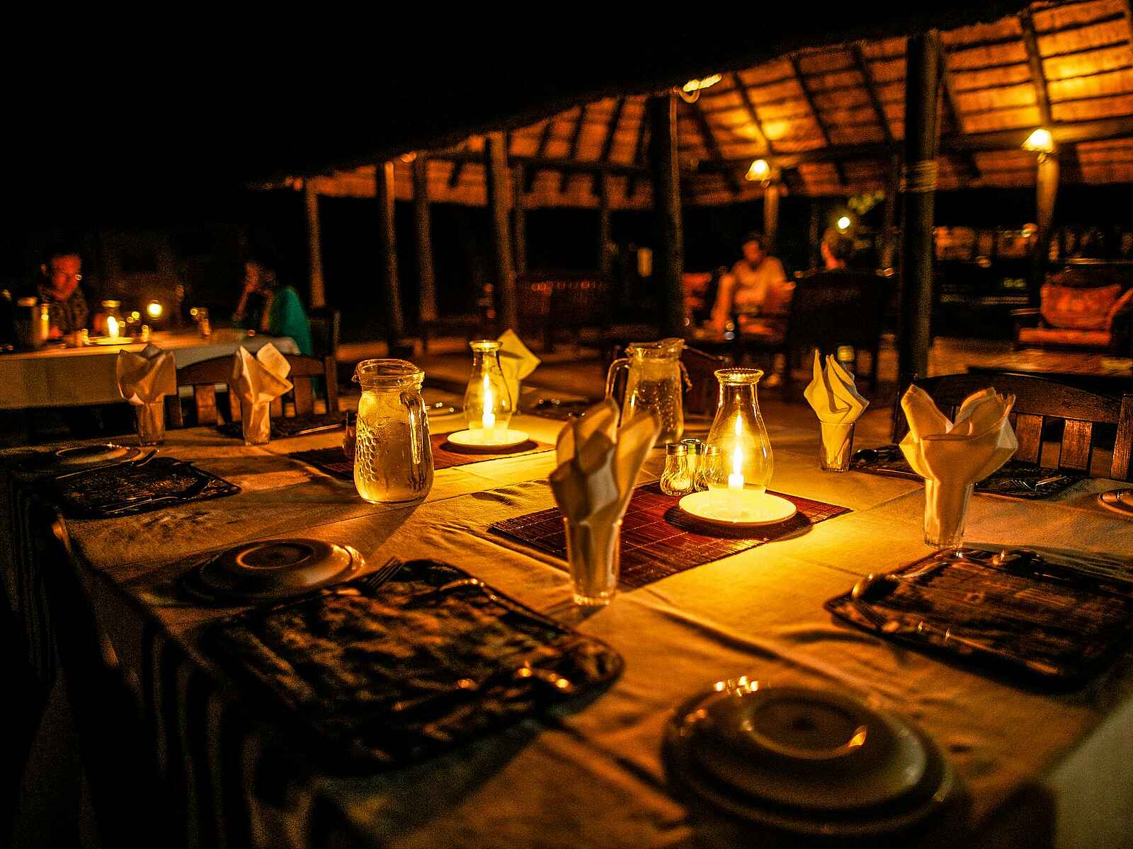 Kiambi Camp: Gedeckte Tafel Kiambi Camp: Gedeckte Tafel