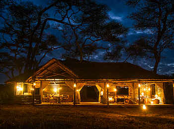 Kuro Tarangire: Beleuchtetes Gemeinschaftshaus Kuro Tarangire: Beleuchtetes Gemeinschaftshaus