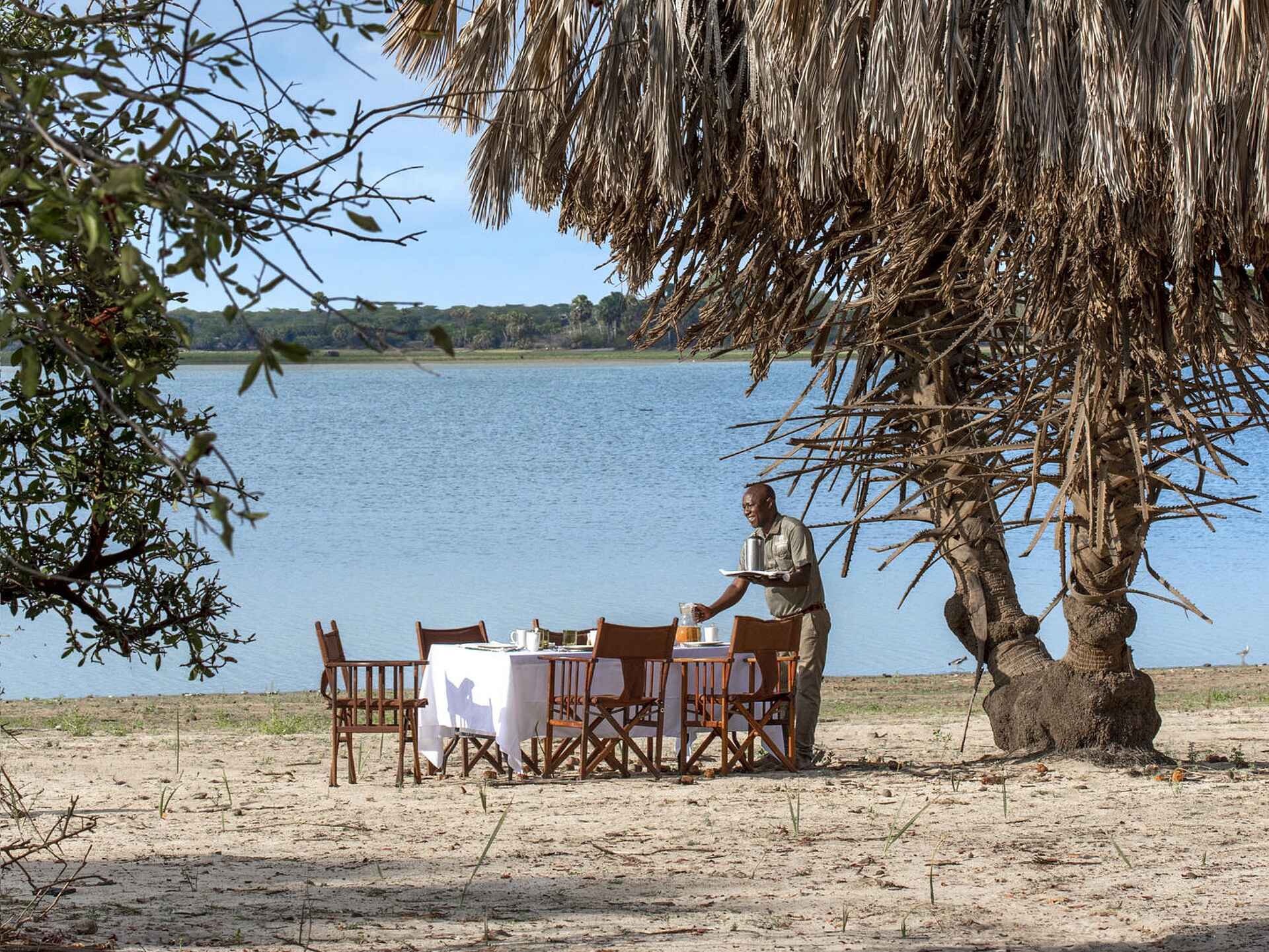 Laba Siwandu Camp: Frühstück am See Laba Siwandu Camp: Frühstück am See